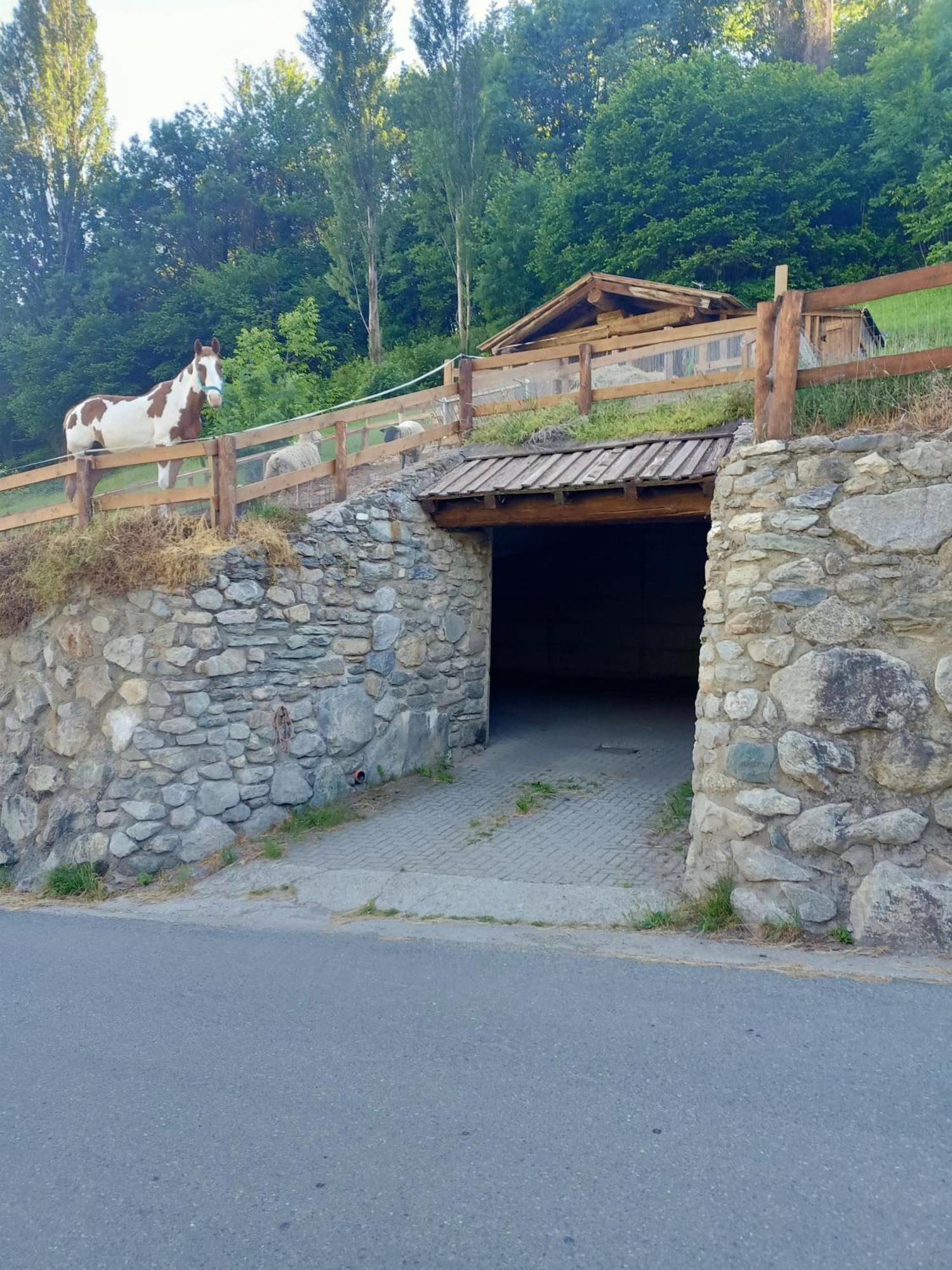 La Fattoria Di Roven Villa Gignod ภายนอก รูปภาพ