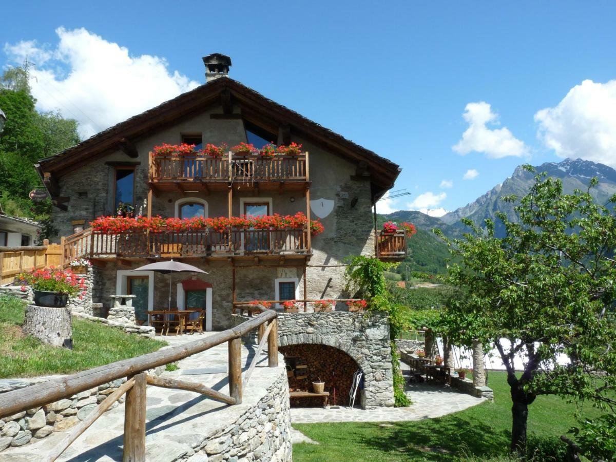 La Fattoria Di Roven Villa Gignod ภายนอก รูปภาพ